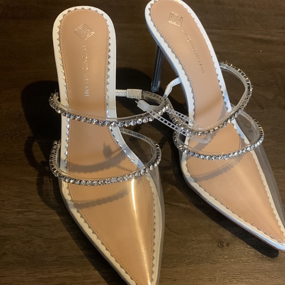 Antonio Melani
Elisha clearVinyl Rhinestone Mules new without box - Picture 5 of 9